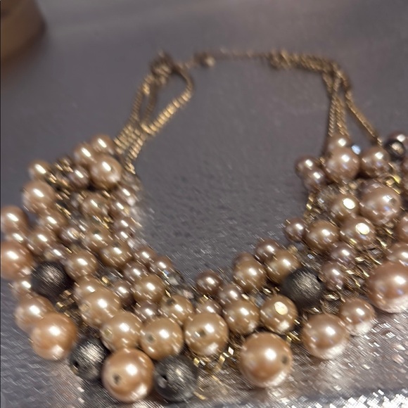 LOFT Jewelry - Vintage Loft Elegant Pearl and Gold Necklace